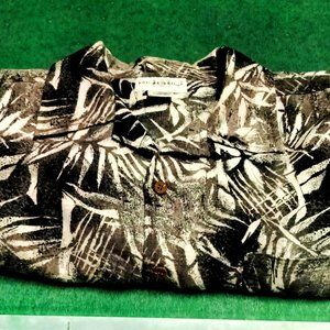 Black and white collar, casual buttoned-down shirt